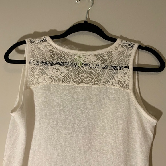 Women’s White Ornate Sleeveless Top - Picture 3 of 3